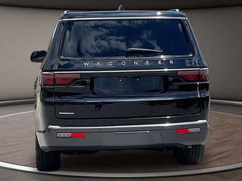 Used 2022 Jeep Wagoneer Series III w/ Premium Group I AWD/4WD image 4