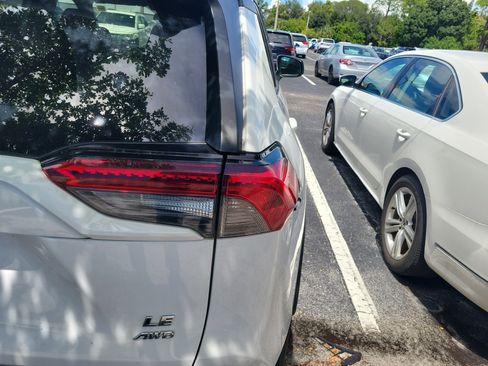 Used 2020 Toyota RAV4 LE w/ All Weather Liner Package AWD/4WD image 10