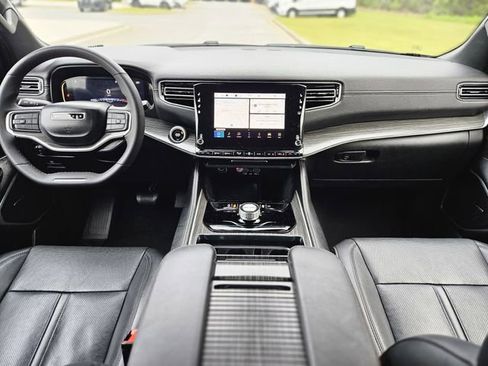 Used 2024 Jeep Wagoneer L Series II w/ Flexible Seating Group image 15