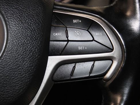 Used 2022 Jeep Grand Cherokee Laredo X image 32