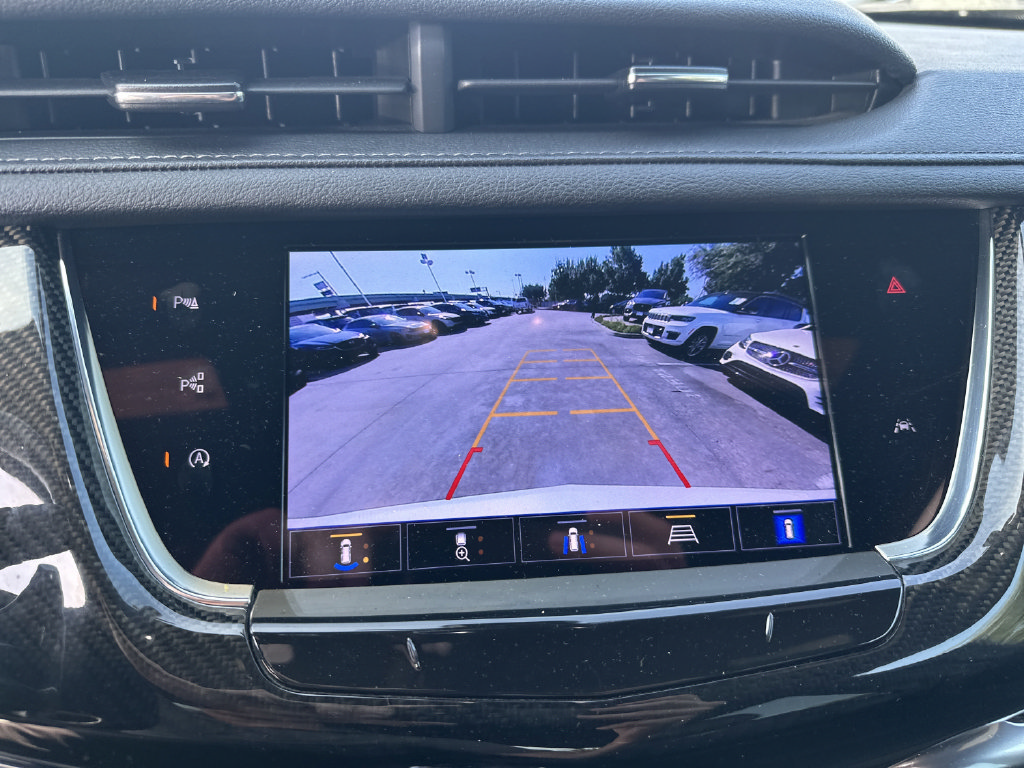 Used 2023 Cadillac XT6 Sport w/ Technology Package AWD/4WD image 17