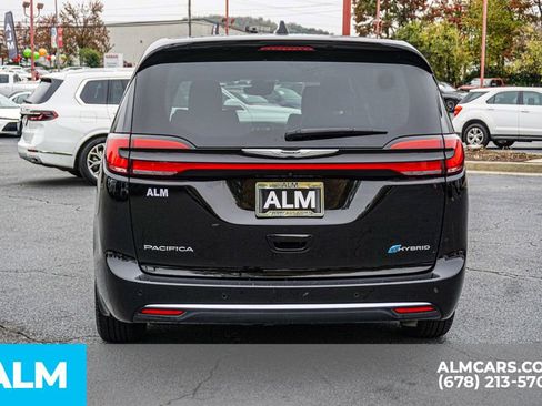 Used 2024 Chrysler Pacifica Select image 11