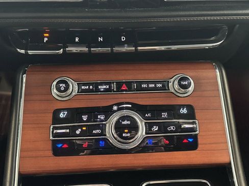 Used 2020 Lincoln Aviator Reserve w/ Equipment Group 201A image 37