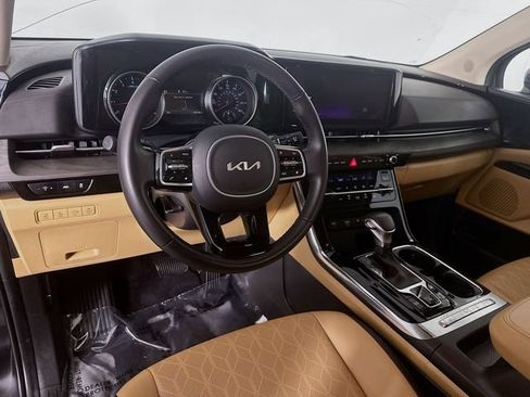 Used 2024 Kia Carnival EX FWD image 11