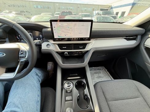 New 2025 Ford Explorer Active image 7