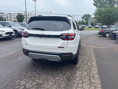 Used 2025 Honda Pilot TrailSport image 17