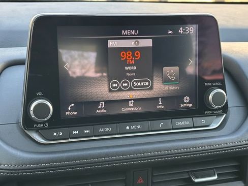 Used 2024 Nissan Rogue SV image 21