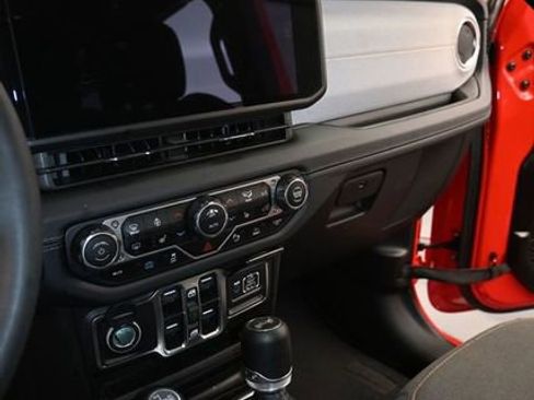 Used 2025 Jeep Wrangler Sahara w/ Safety Group image 20