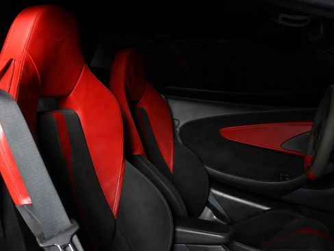 Used 2019 McLaren 570S Spider image 22