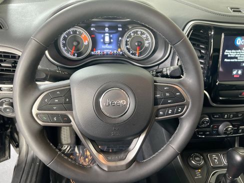 Used 2022 Jeep Cherokee Limited image 11