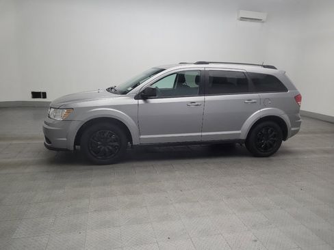 Used 2019 Dodge Journey SE FWD image 2