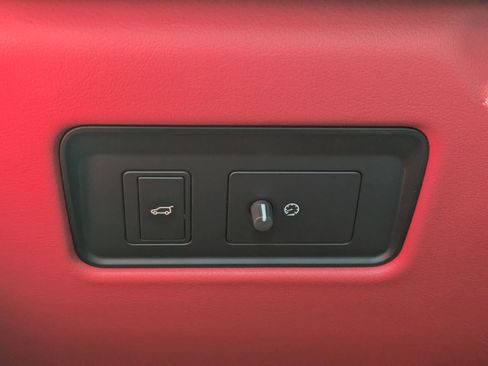 New 2026 Jaguar F-PACE SVR 575 Edition image 17