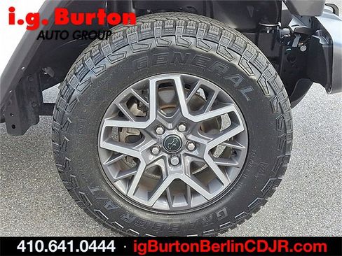 Used 2025 Jeep Wrangler Sahara w/ Safety Group image 7