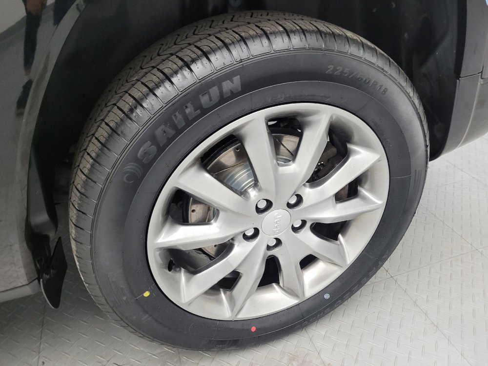 Used 2018 Jeep Cherokee Latitude AWD/4WD image 31