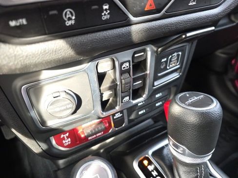 Used 2024 Jeep Gladiator Sport image 28