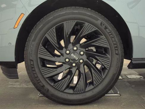 Used 2025 Lincoln Navigator Reserve w/ Jet Appearance Package image 9