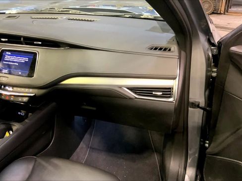 Used 2023 Cadillac XT4 Premium Luxury image 18