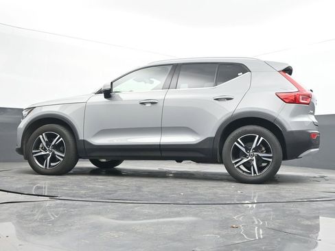 Used 2025 Volvo XC40 B5 Core image 40