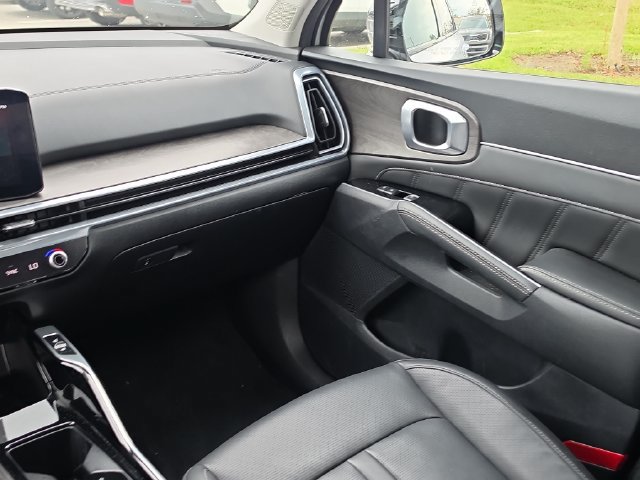 Certified 2025 Kia Sorento SX AWD/4WD image 9