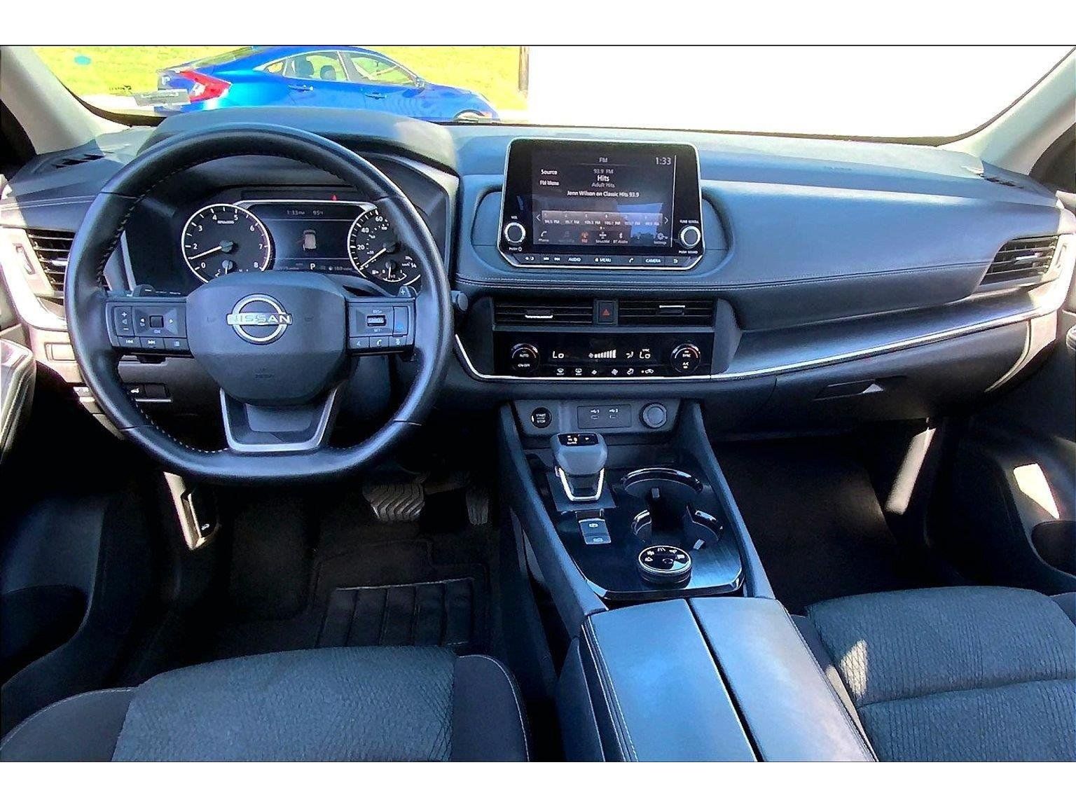 Used 2025 Nissan Rogue SV AWD/4WD image 14