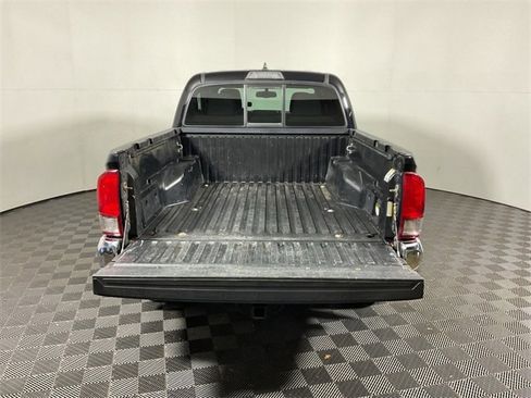 Used 2016 Toyota Tacoma TRD Sport image 13