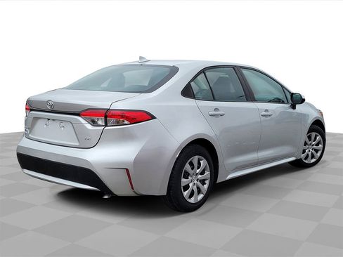 Used 2022 Toyota Corolla LE image 4