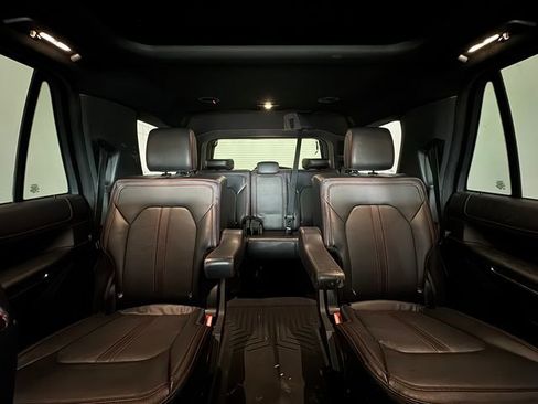 Used 2022 Ford Expedition Limited image 7
