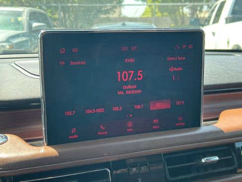 Used 2022 Lincoln Aviator Reserve RWD image 36
