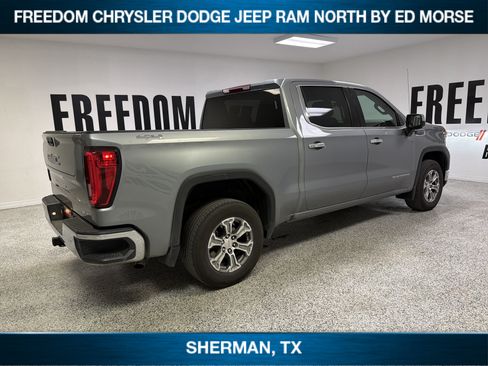 Used 2025 GMC Sierra 1500 SLT AWD/4WD image 4