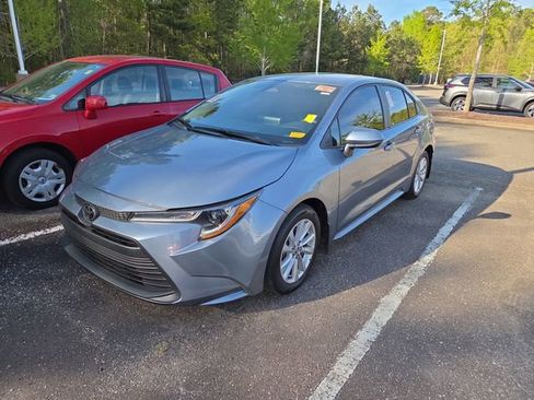 Used 2025 Toyota Corolla LE w/ LE Premium Package image 7