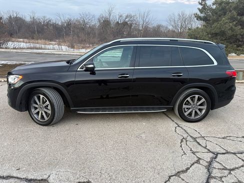 Used 2021 Mercedes-Benz GLS 450 4MATIC image 2