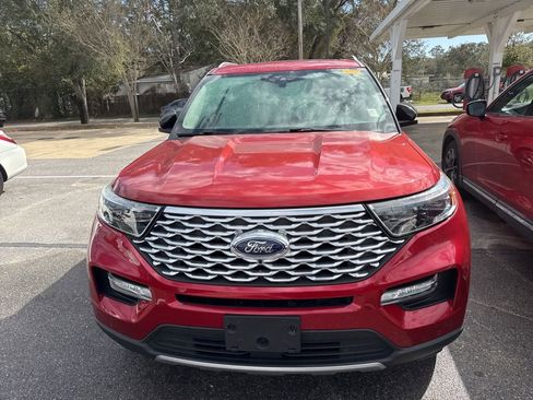 Used 2020 Ford Explorer Platinum w/ Premium Technology Package image 2
