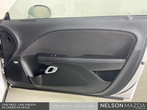 Used 2023 Dodge Challenger SXT RWD image 14