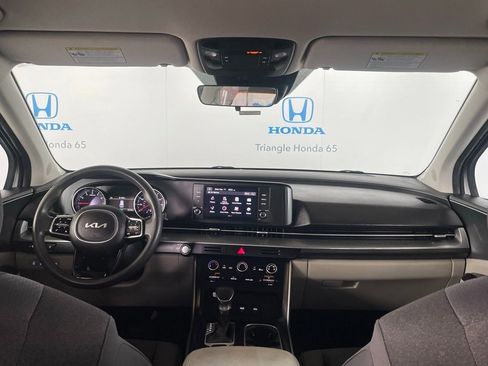 Used 2024 Kia Carnival LX image 9