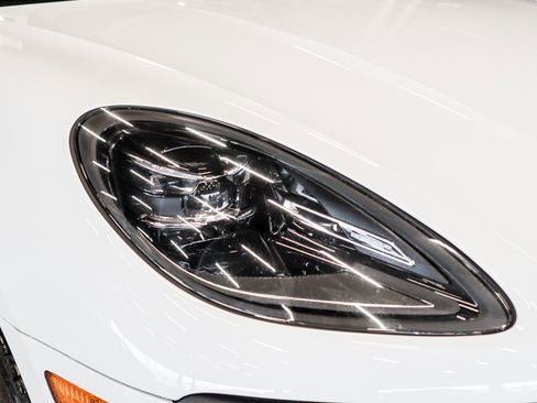 Certified 2022 Porsche Macan image 26
