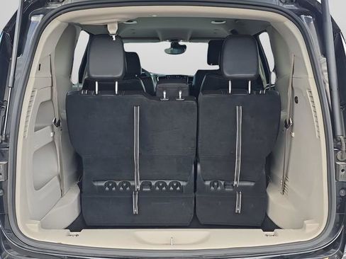 Certified 2024 Chrysler Pacifica Touring-L image 15