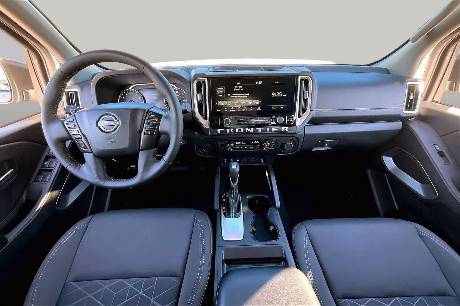 Used 2025 Nissan Frontier SV w/ SV Convenience Package RWD image 16