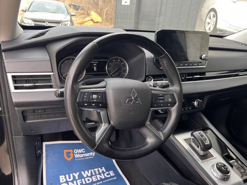 Used 2022 Mitsubishi Outlander SEL image 13