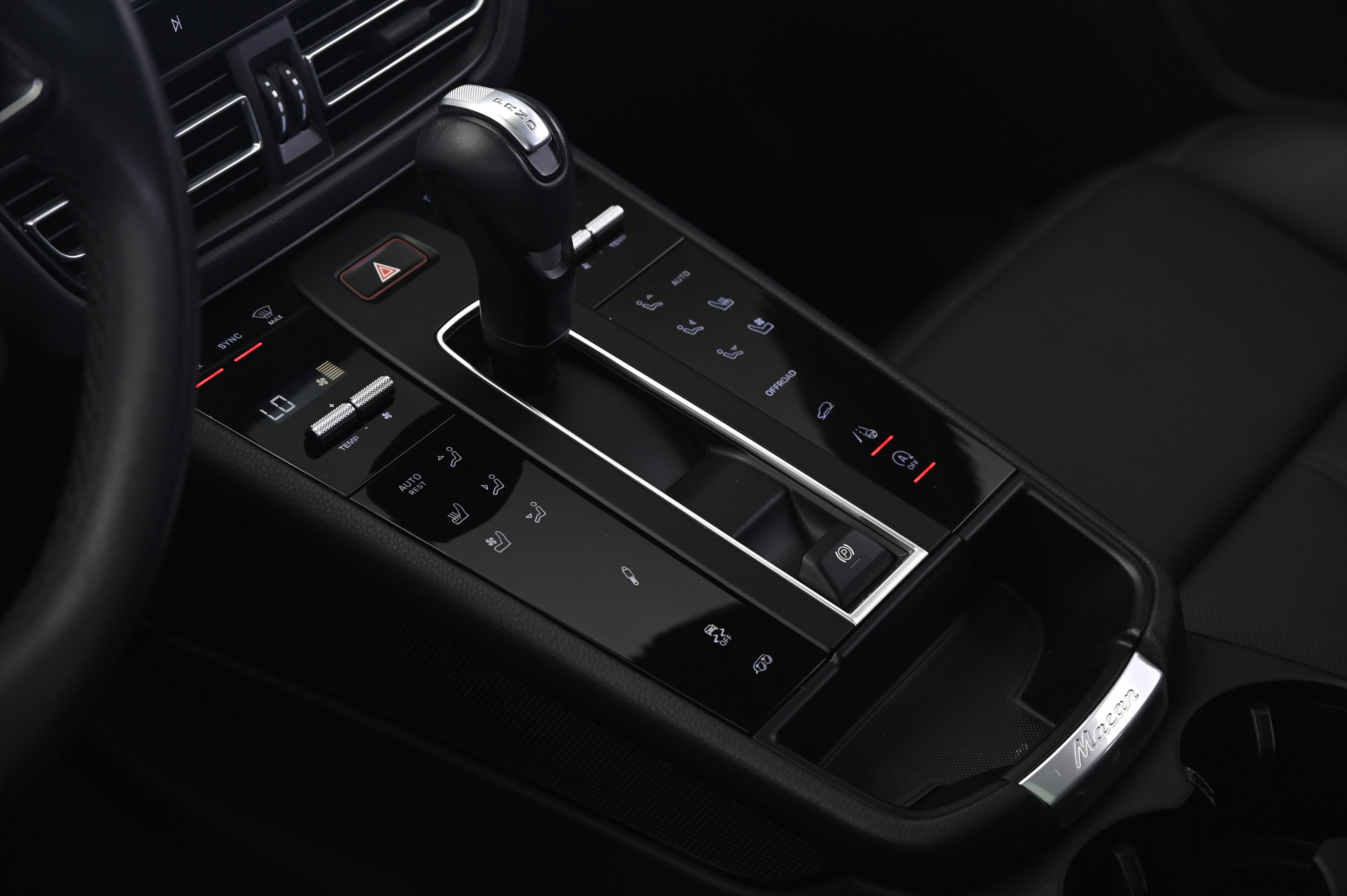 Certified 2023 Porsche Macan S AWD/4WD image 34