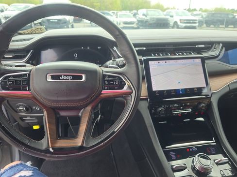 Used 2024 Jeep Grand Cherokee L Summit w/ Advanced Protech Group IV AWD/4WD image 5