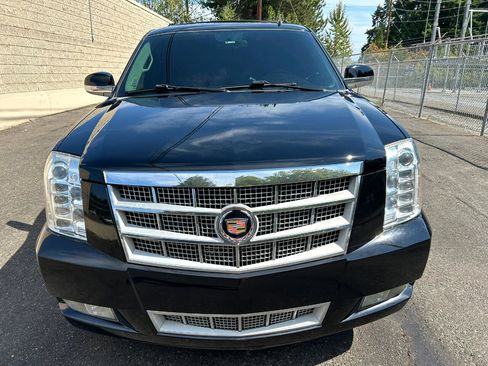 Used 2013 Cadillac Escalade Platinum image 2