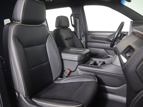 Used 2023 Chevrolet Suburban Premier image 30