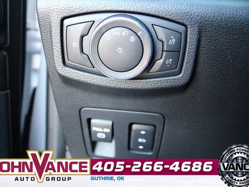 Used 2019 Ford Expedition Platinum image 36