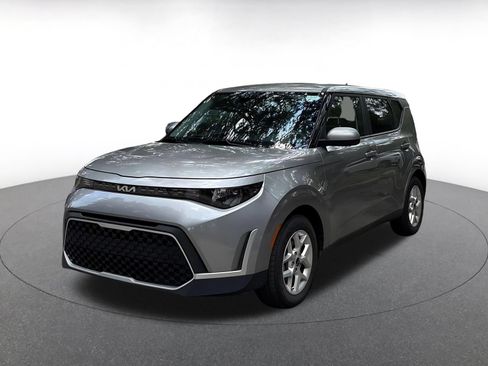 Used 2025 Kia Soul LX w/ LX Technology Package FWD image 3