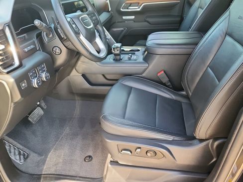 Used 2023 GMC Sierra 1500 Denali w/ Technology Package AWD/4WD image 5