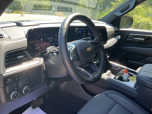 Used 2025 Chevrolet Tahoe LS AWD/4WD image 10