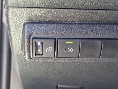 Used 2025 Toyota Corolla LE FWD image 24