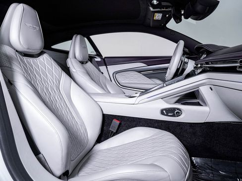 Used 2024 Aston Martin DB12 Coupe image 18