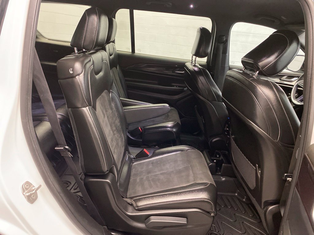 Used 2023 Jeep Grand Cherokee L Laredo RWD image 17
