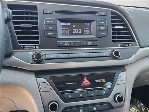 Used 2017 Hyundai Elantra SE FWD image 13